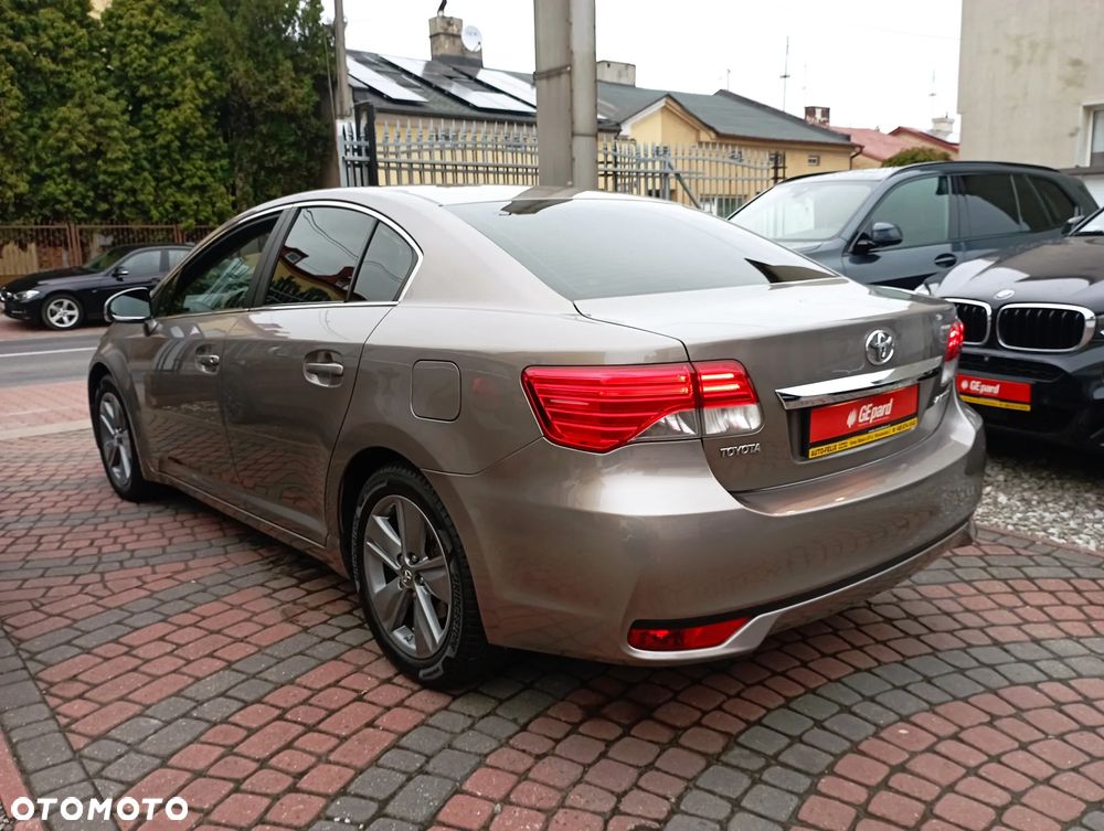 Toyota Avensis 1.8 Premium - 6