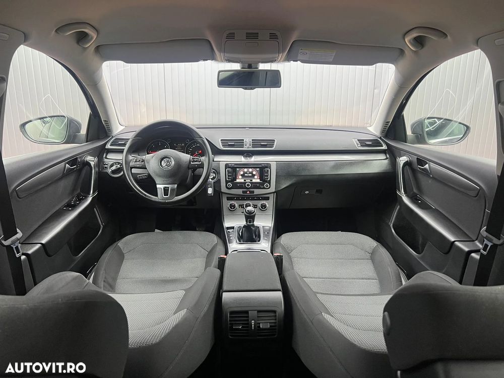 Volkswagen Passat - 4