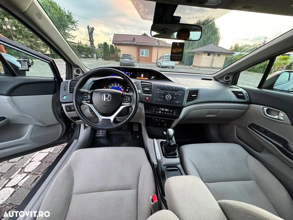 Honda Civic 1.8 MT ES - 11