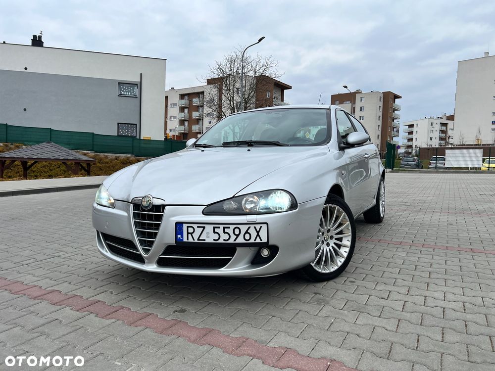 Alfa Romeo 147 1.9 JTD 16V Distinctive - 1
