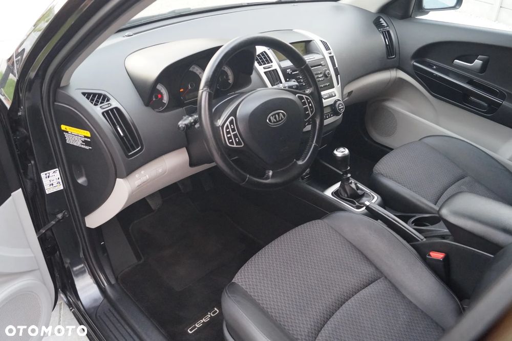 Kia Ceed - 5