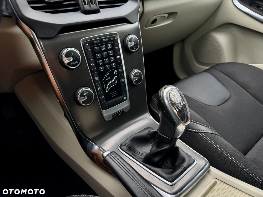Volvo V40 D2 Momentum - 11