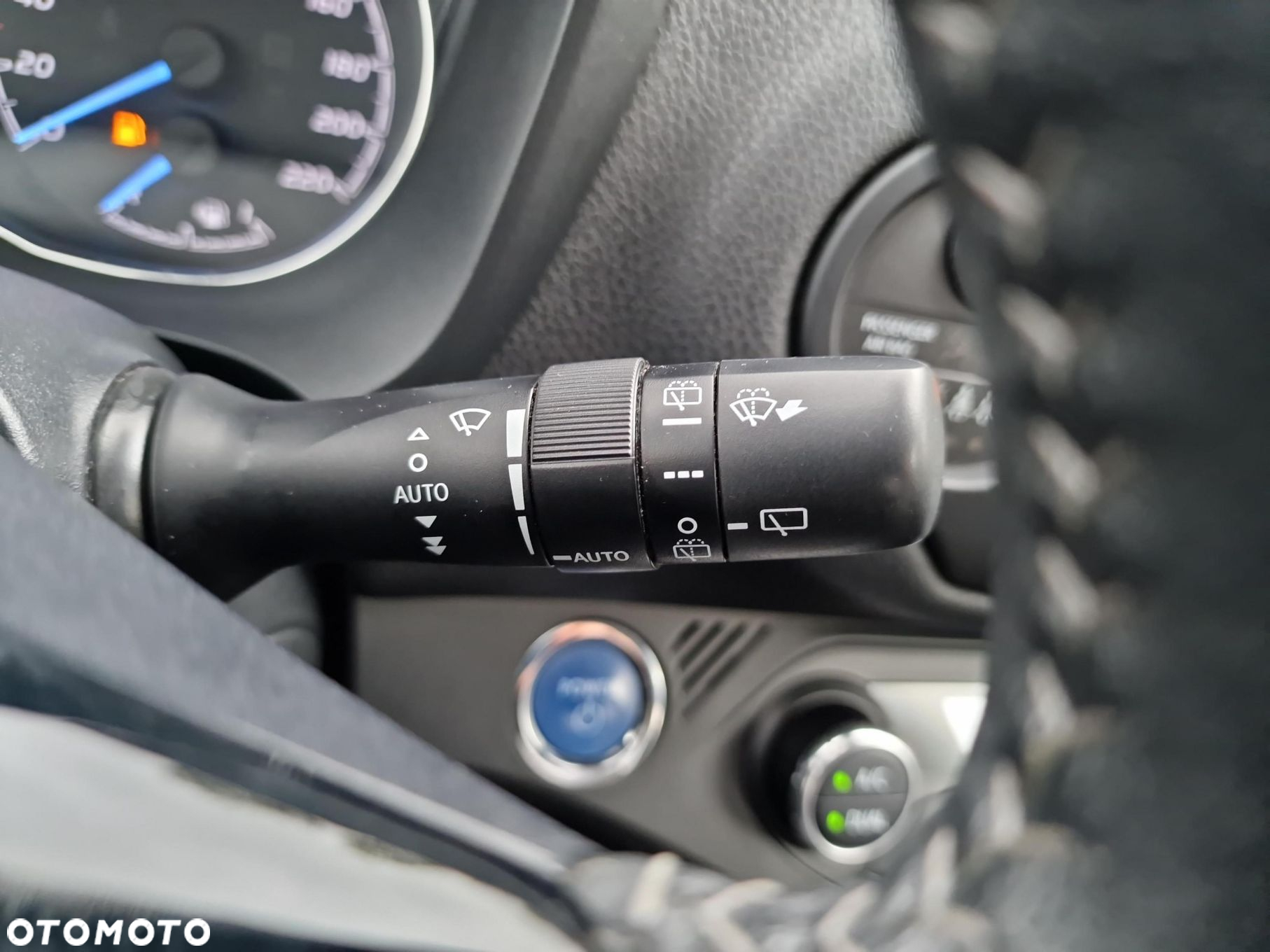Toyota Yaris Hybrid 100 Premium EU6 - 24