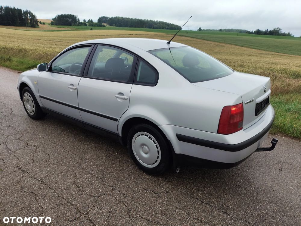 Volkswagen Passat 1.9 TDI Highline - 3
