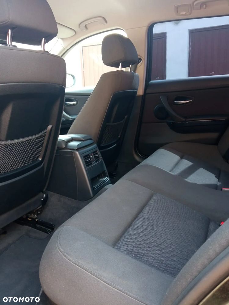 BMW Seria 3 318d DPF Touring - 18
