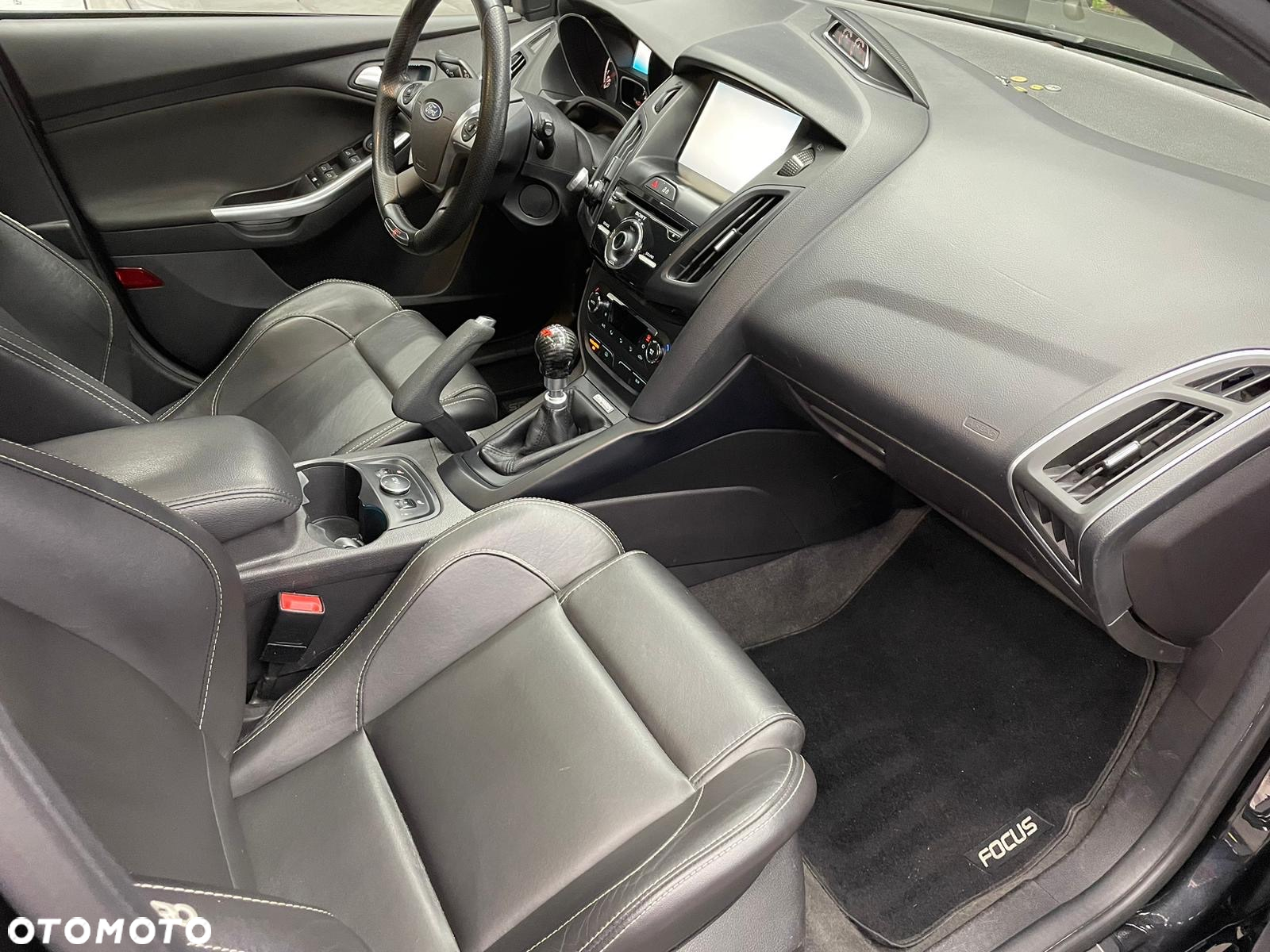 Ford Focus ST - 14