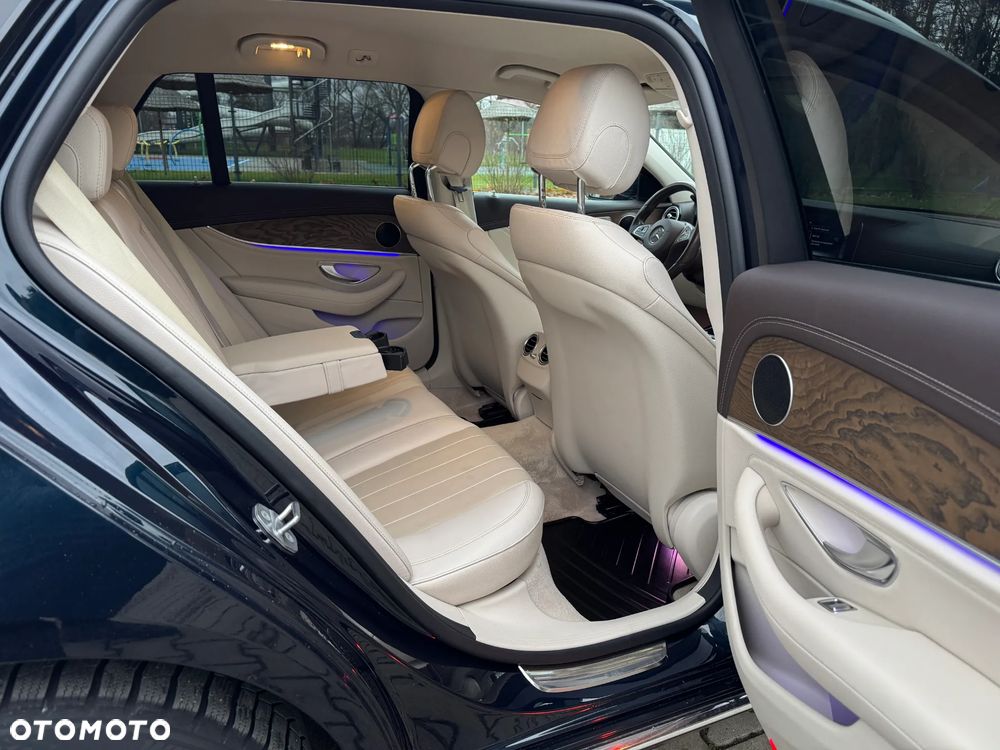 Mercedes-Benz Klasa E 200 4Matic 9G-TRONIC - 17