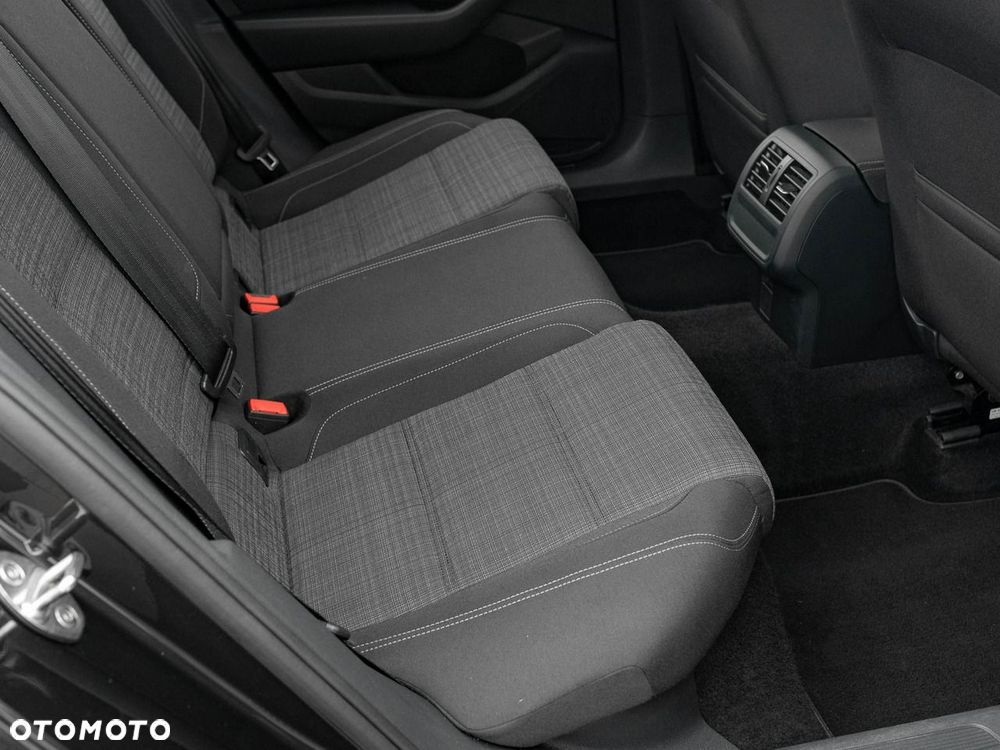 Volkswagen Passat - 27
