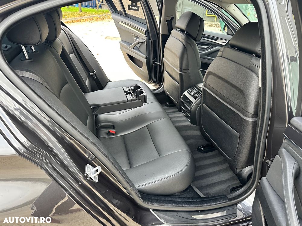 BMW Seria 5 530d xDrive Touring Sport-Aut. Luxury Line - 29