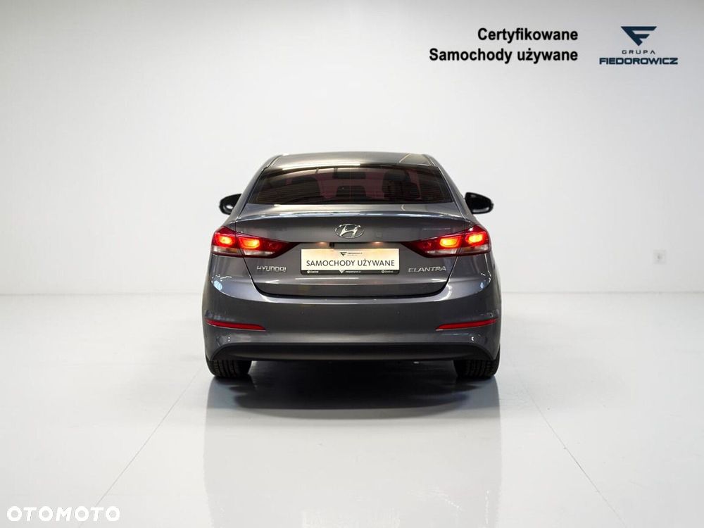 Hyundai Elantra 1.6 Classic Plus - 8