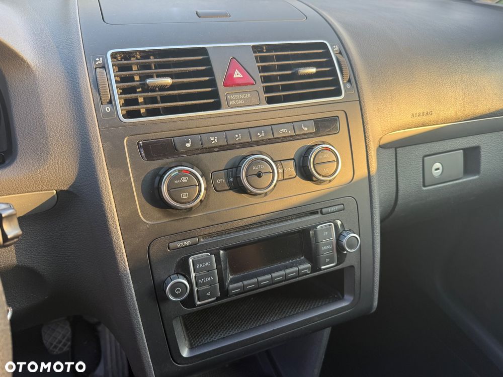 Volkswagen Touran 1.6 TDI DPF BlueMot Comfortline - 26