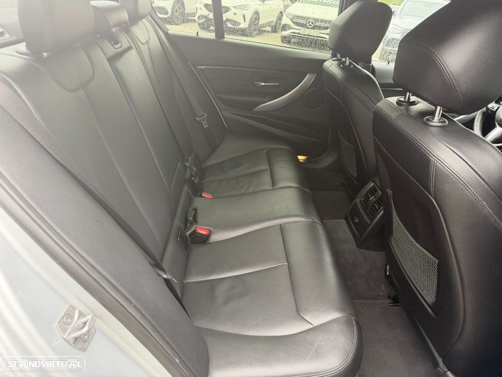 BMW 330 e iPerformance Pack M - 16