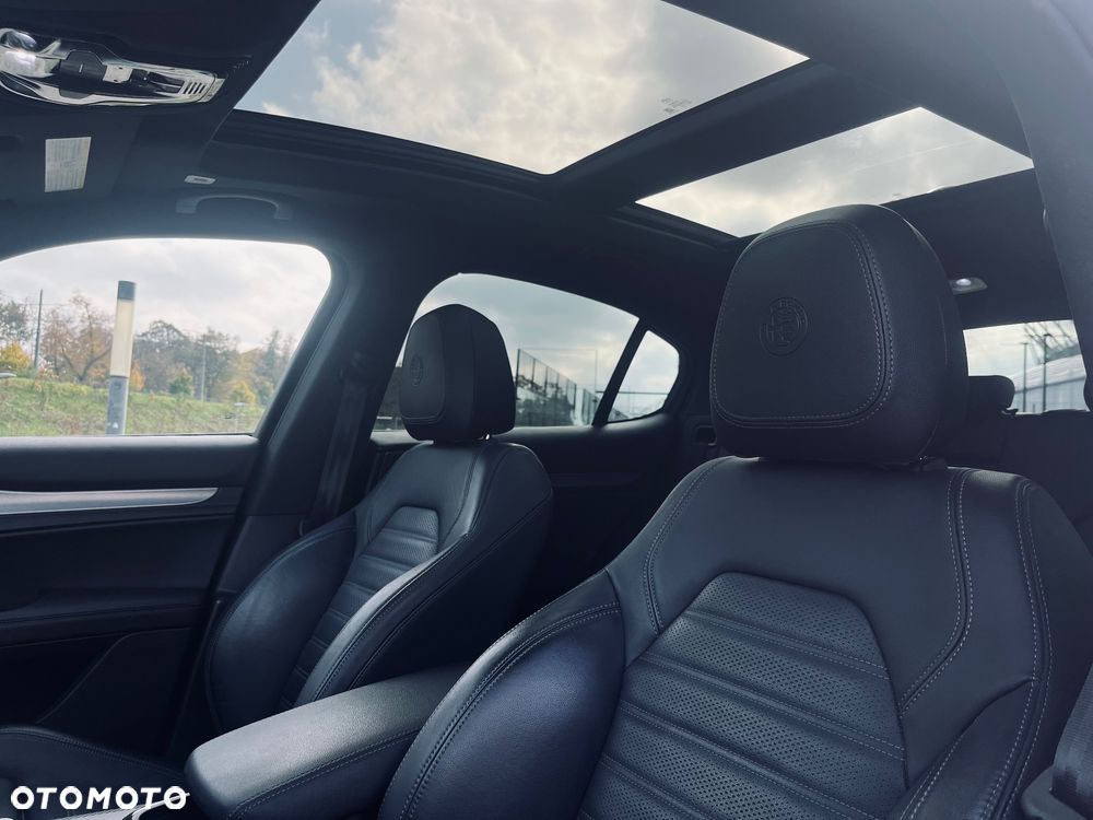 Alfa Romeo Stelvio - 18