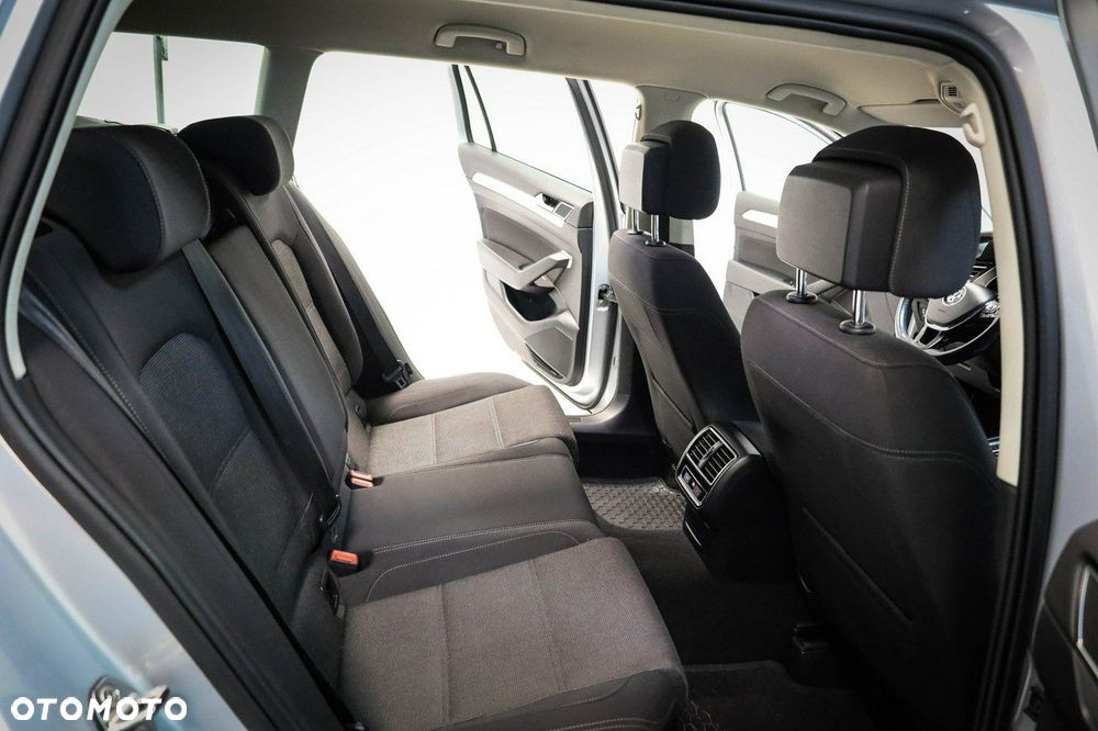 Volkswagen Passat - 21
