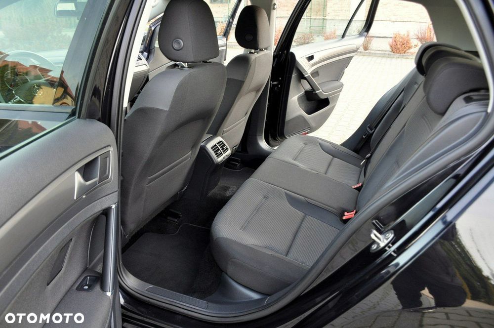 Volkswagen Golf - 20