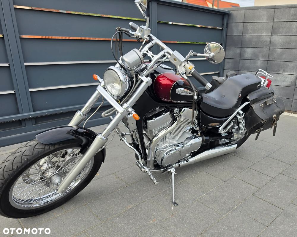 Suzuki Intruder - 14