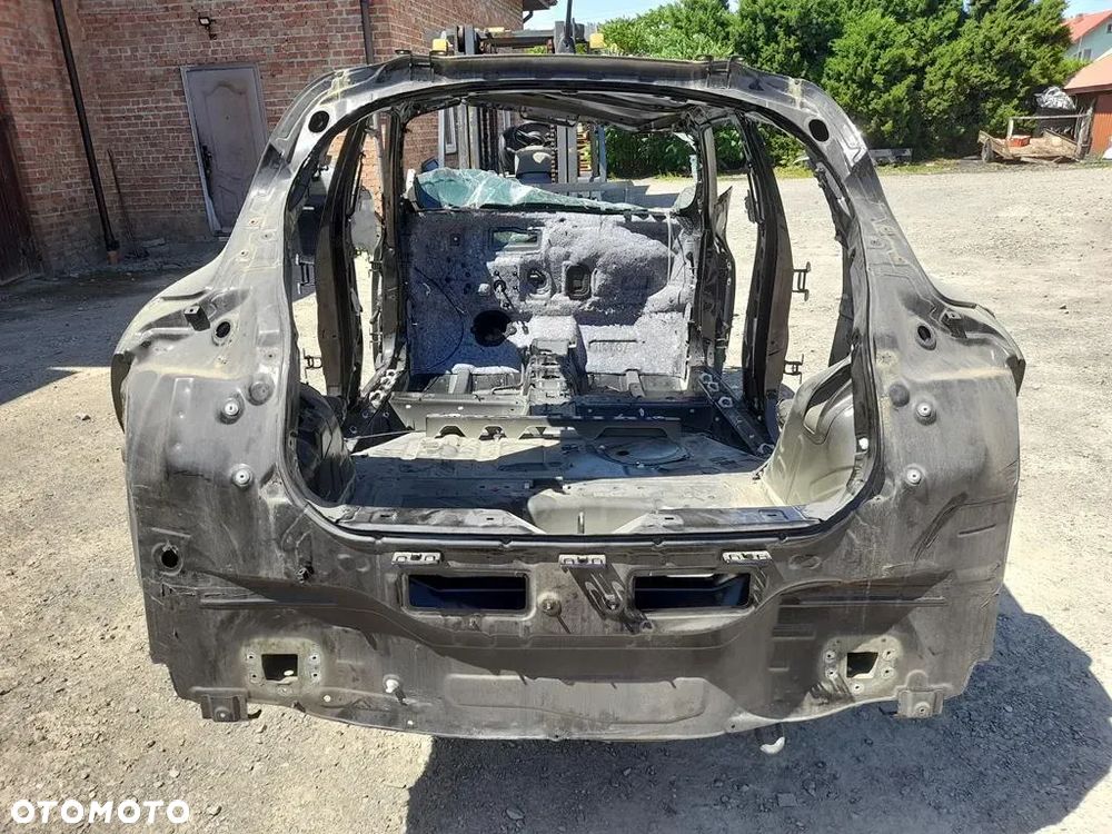 Pas tylni wanna Nissan Juke I F15 - 2