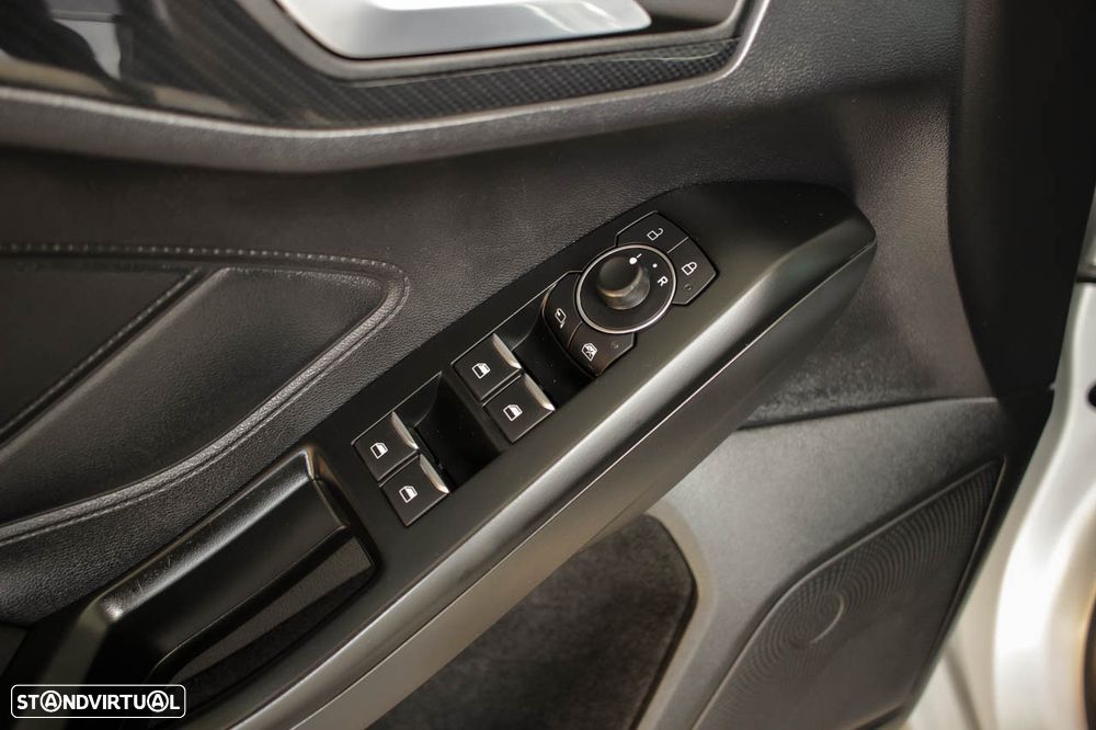 Ford Focus 1.0 EcoBoost MHEV ST-Line - 11