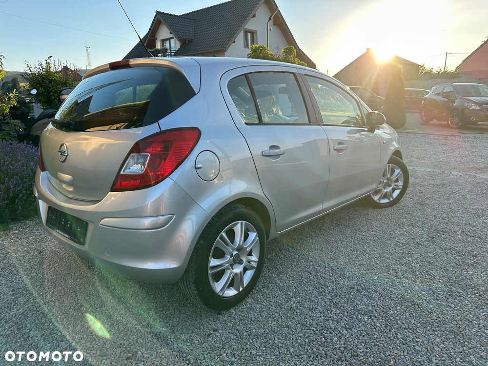 Opel Corsa 1.2 16V Enjoy - 8