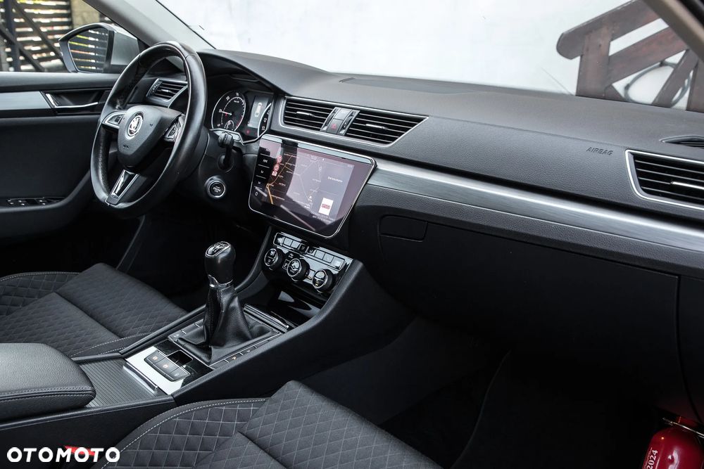 Skoda Superb 2.0 TDI Sportline - 34