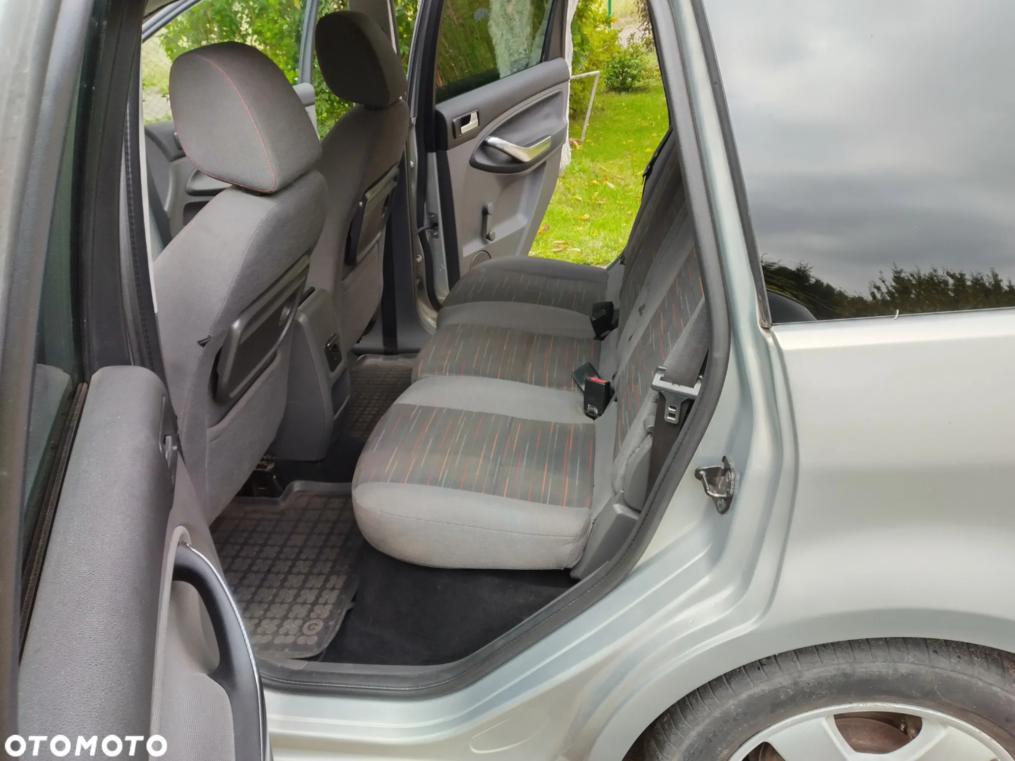 Ford C-MAX 1.8 TDCi Ambiente - 12
