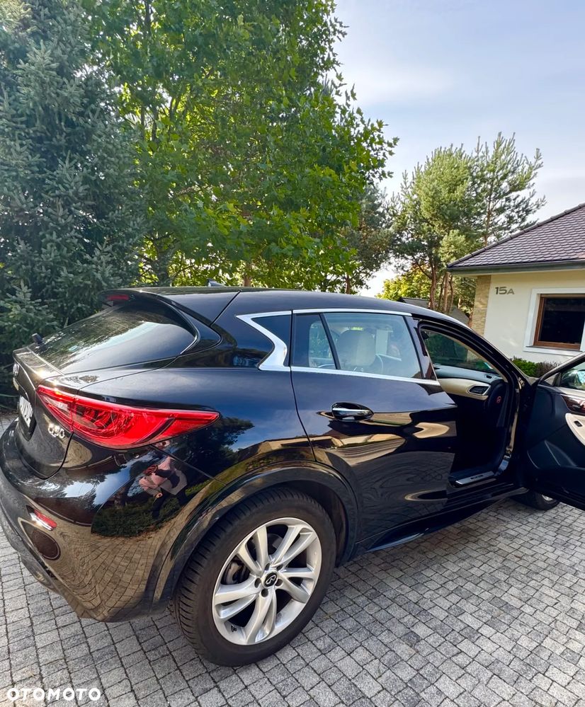 Infiniti Q30 - 9