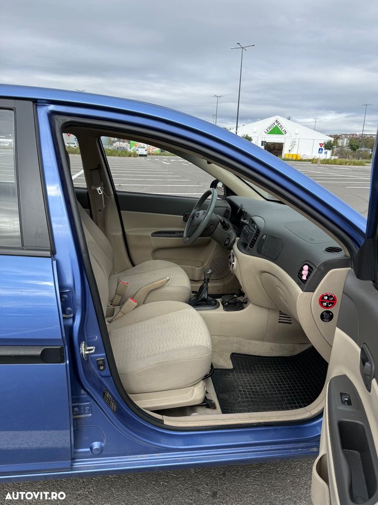 Hyundai Accent - 9
