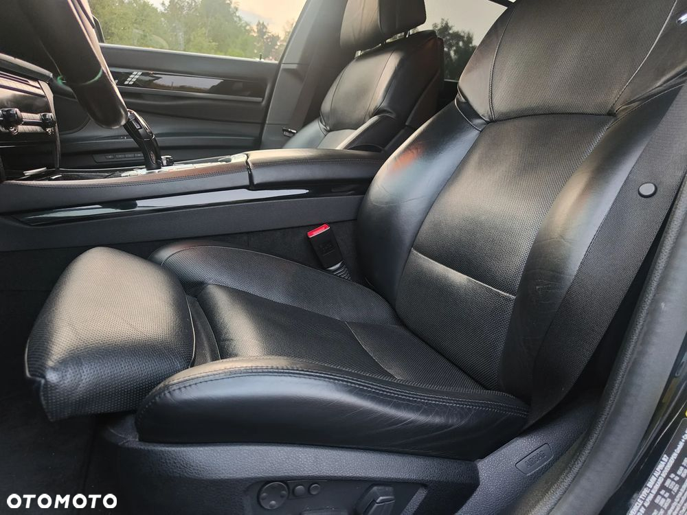 BMW Seria 7 - 32