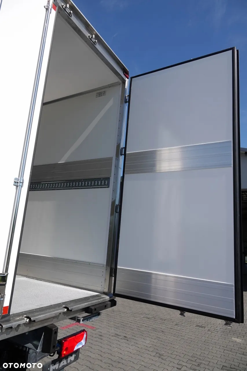 MAN TGX 26.520 / 6x2 / CHŁODNIA -8,6 M / AGREGAT THERMO KING T-1000R / 2025 R / OŚ PODNOSZONA / FABRYCZNIE NOWY - 15