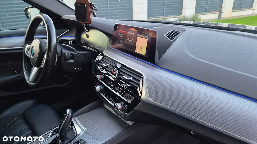 BMW Seria 5 520d xDrive - 11