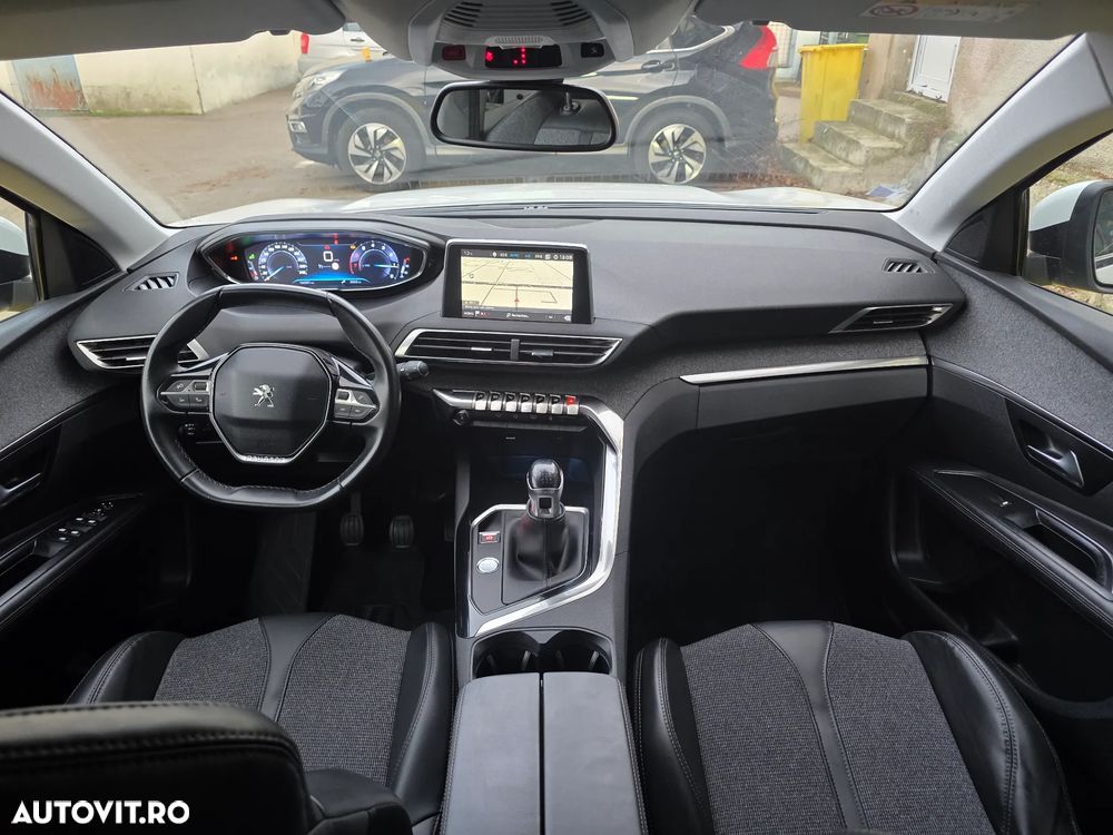 Peugeot 3008 1.2 PureTech S&S BVM6 Allure - 4