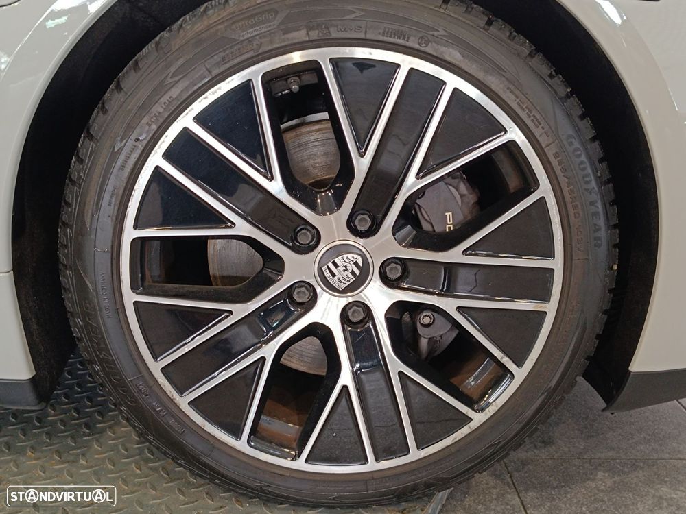 Porsche Taycan 4 - 33