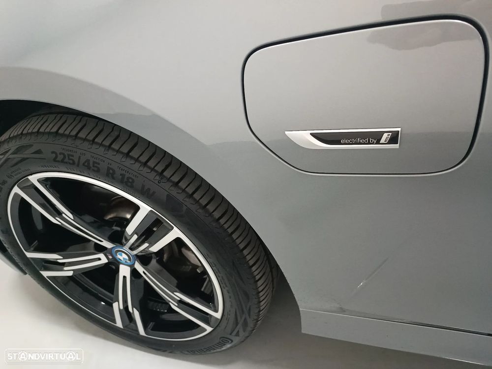 BMW 320 e Pack Desportivo M Auto - 11