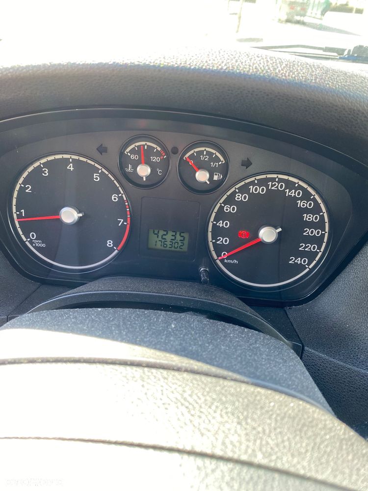 Ford Focus 1.6 16V Trend - 6