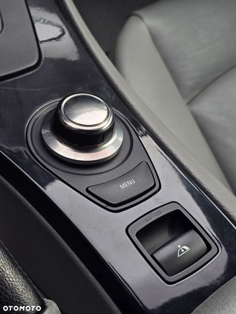 BMW Seria 3 330i M Sport Edition - 34