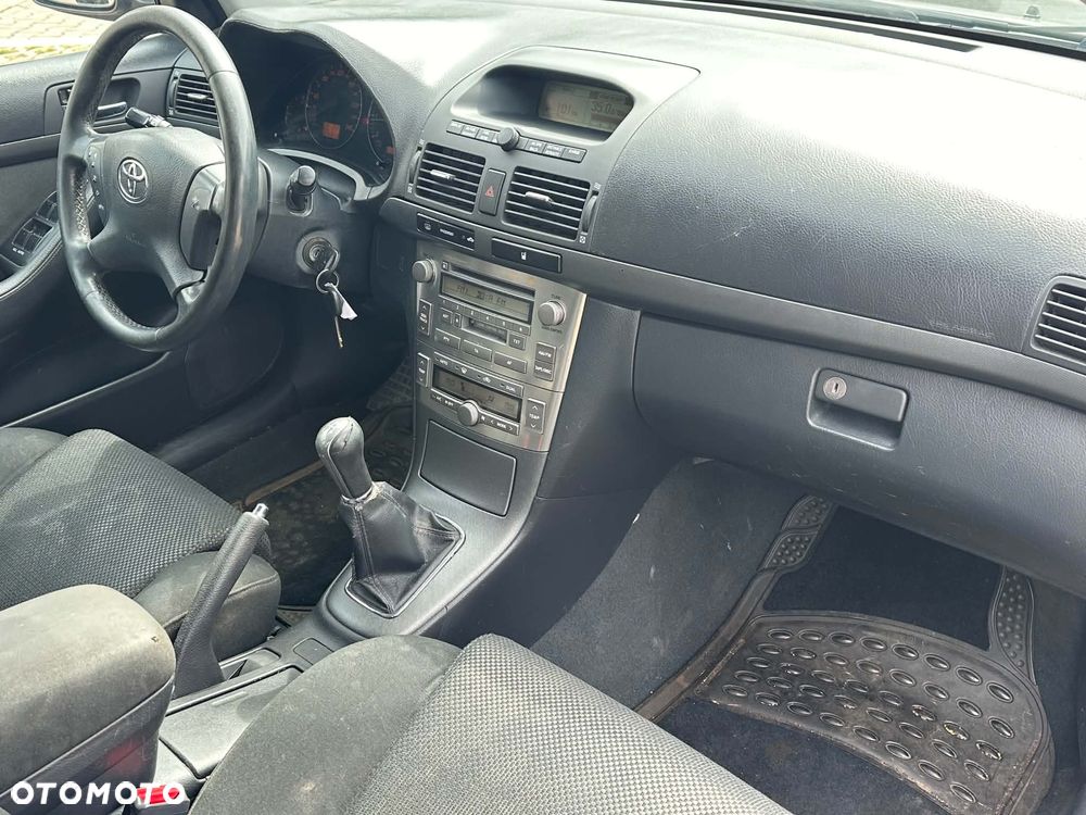 Toyota Avensis - 5