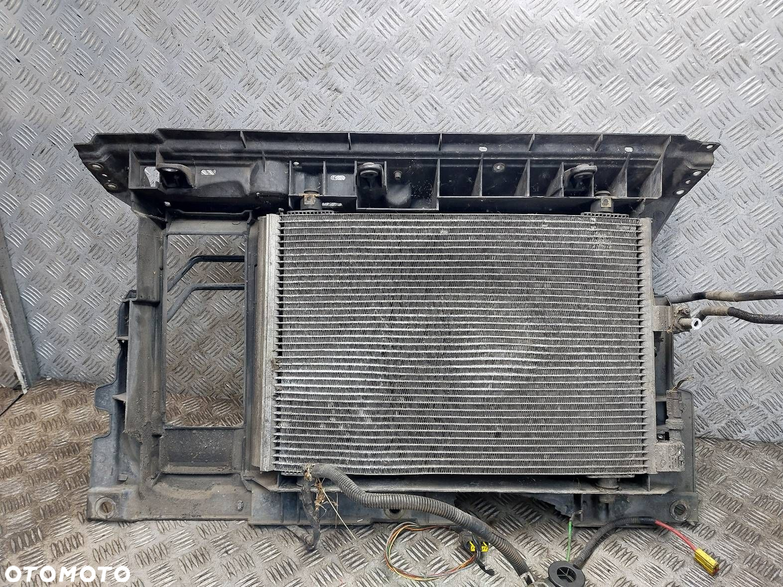 PAS PRZEDNI WZMOCNIENIE CZOŁOWE + CHŁODNICE PEUGEOT 607 I 2.2 HDI - 2