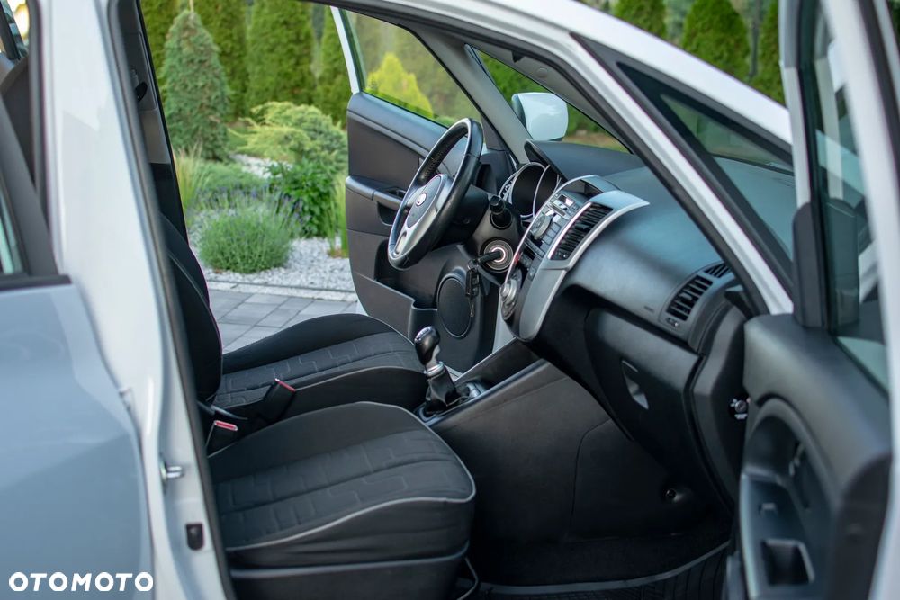 Kia Venga - 34