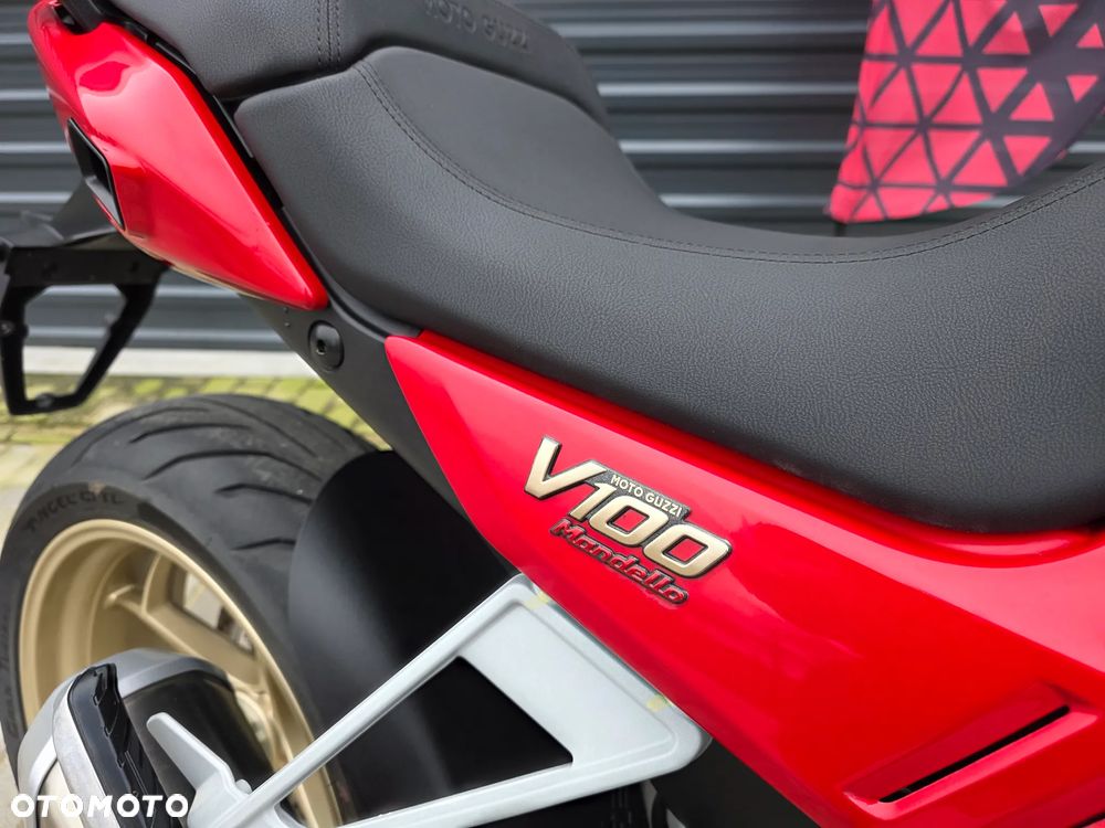 Moto Guzzi V100 Mandello - 19