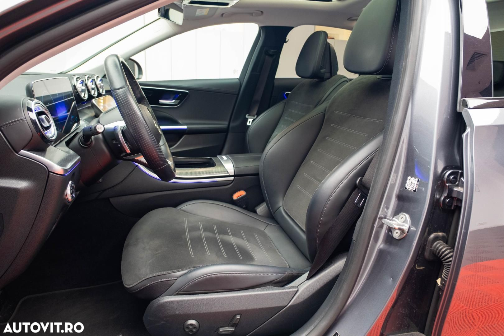 Mercedes-Benz C 300 4Matic T 9G-TRONIC - 24
