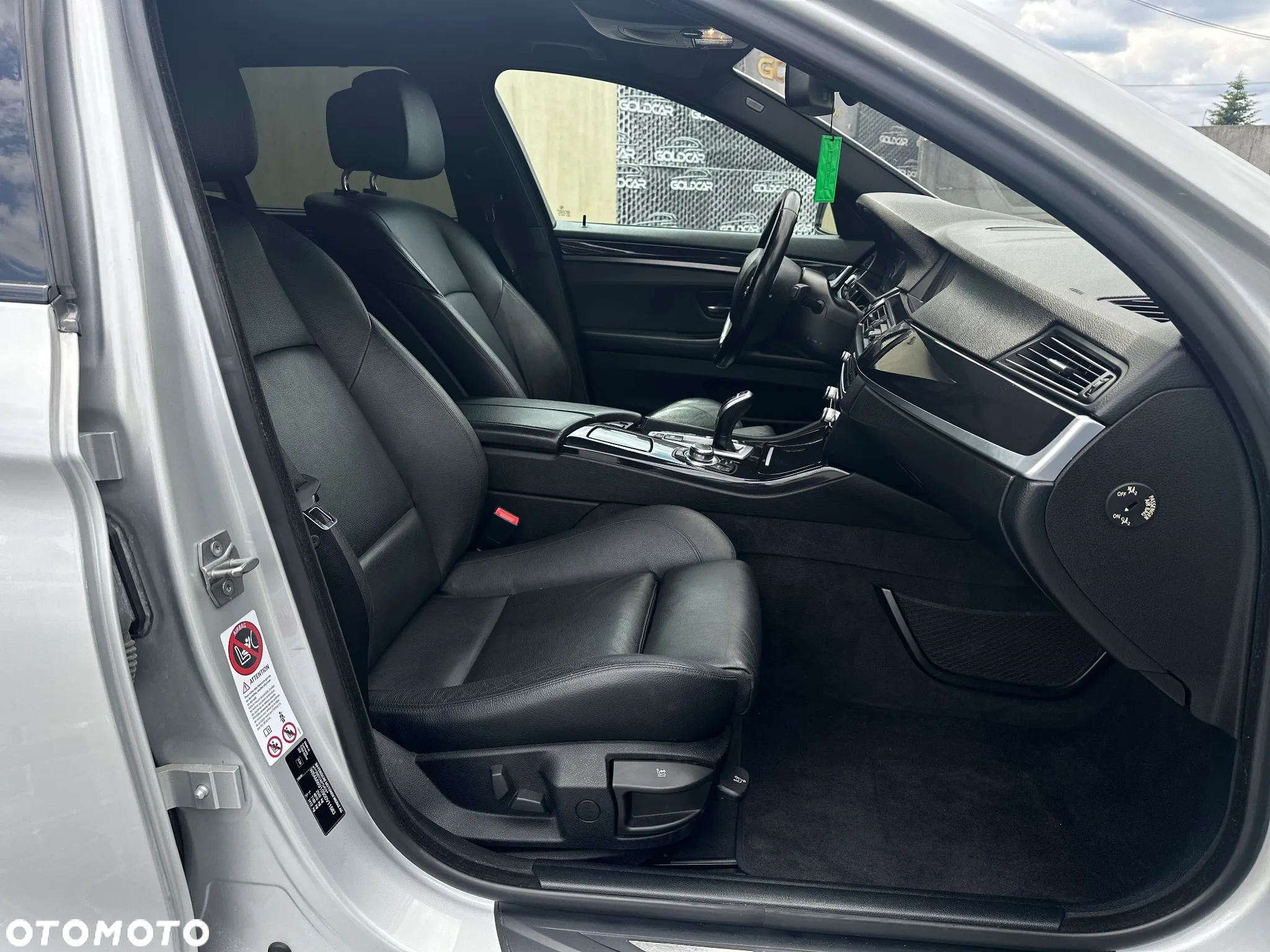 BMW Seria 5 530d xDrive Touring - 12