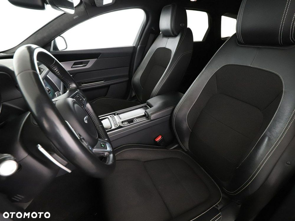 Jaguar XF 20d AWD R-Sport - 14