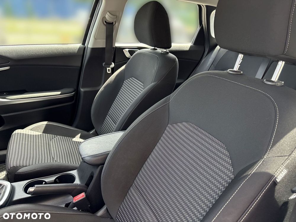 Kia Ceed - 11