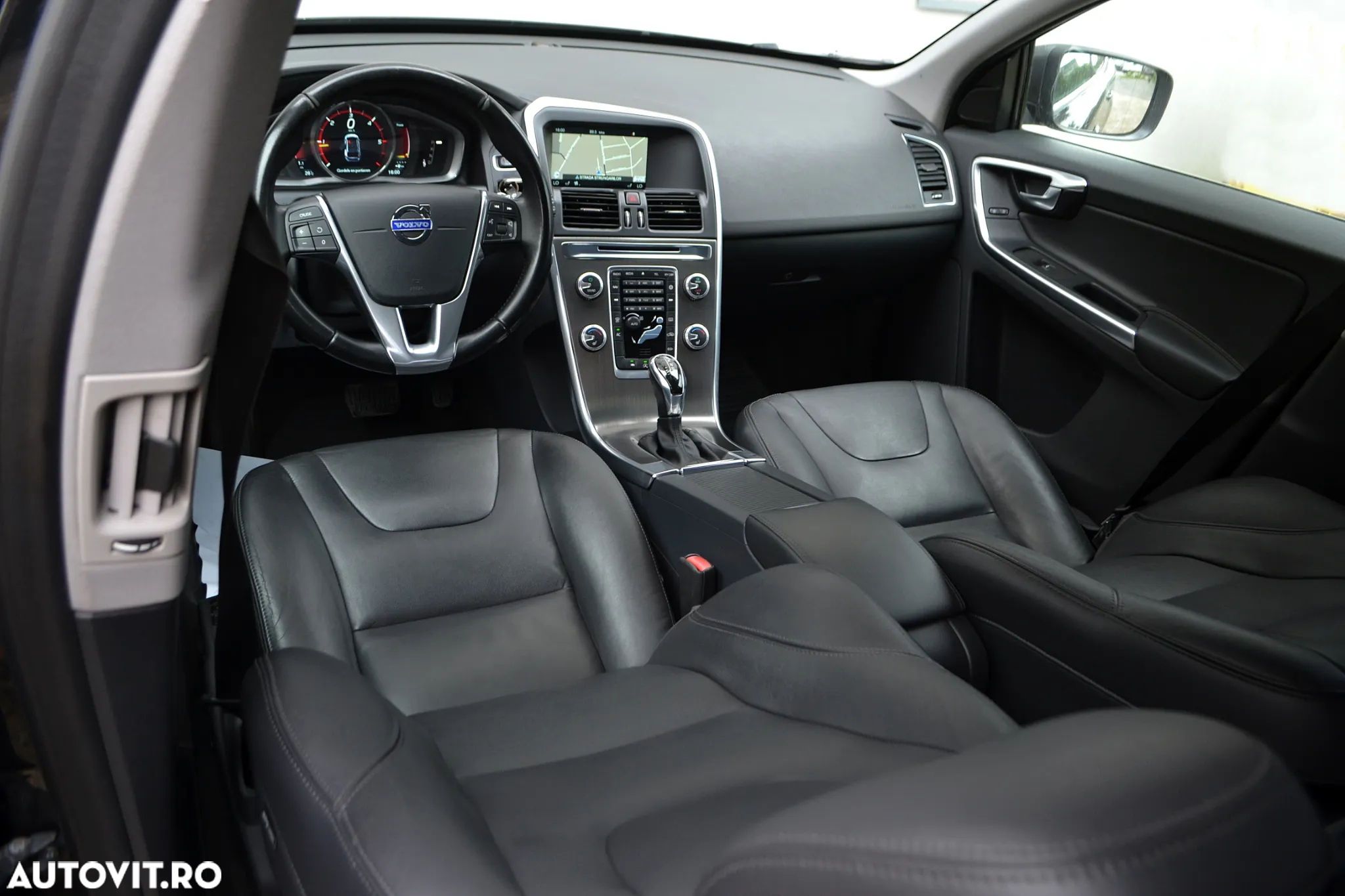 Volvo XC 60 D5 AWD Geartronic Summum - 6