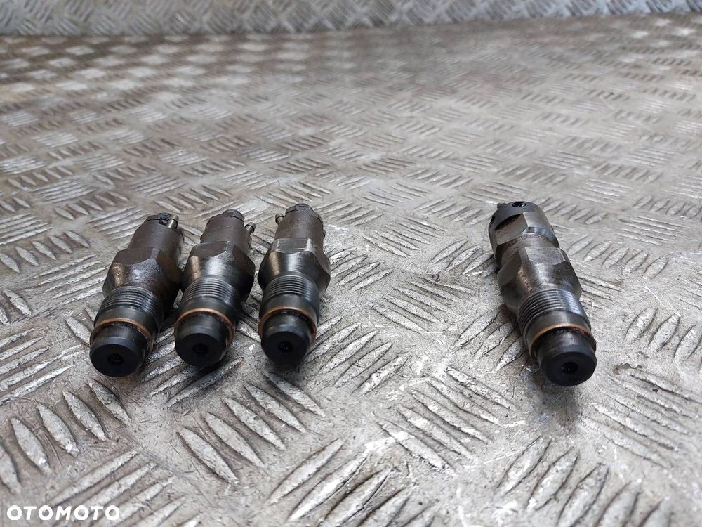 WTRYSK WTRYSKIWACZ KOMPLET COROLLA E11 1.9 D LCR736001 LDCR02301AA1 - 2