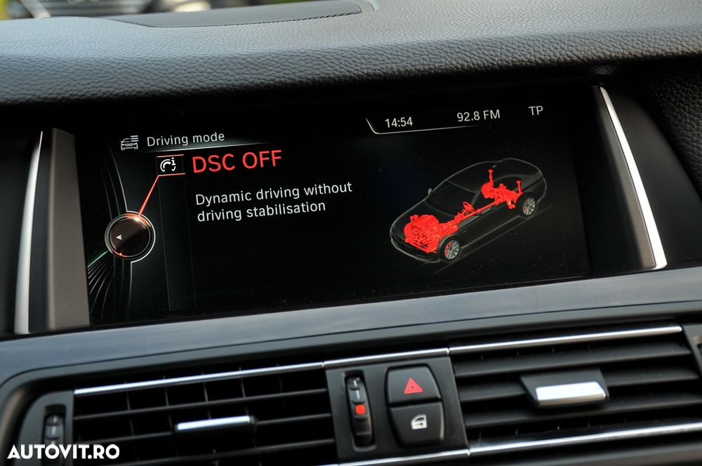 BMW Seria 5 525d xDrive - 24