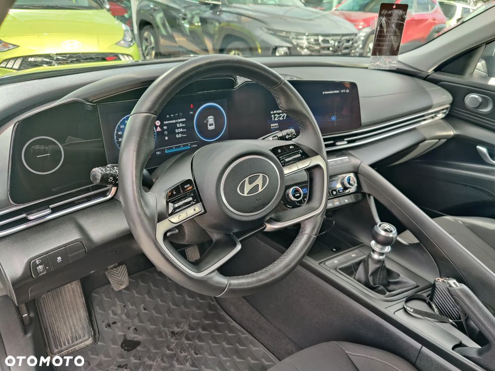 Hyundai Elantra 1.6 Smart - 17