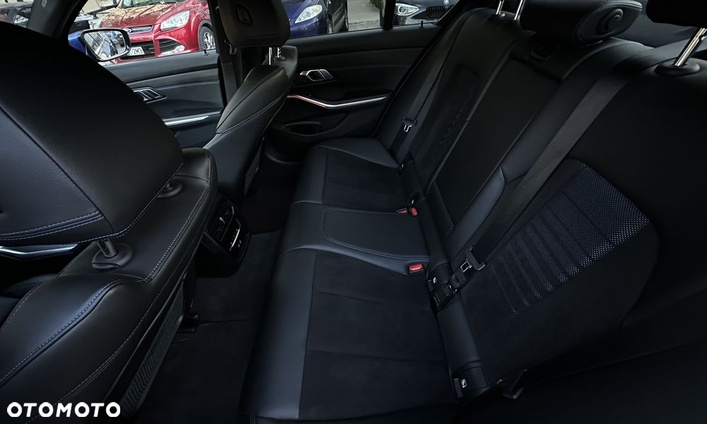 BMW Seria 3 320i M Sport sport - 13