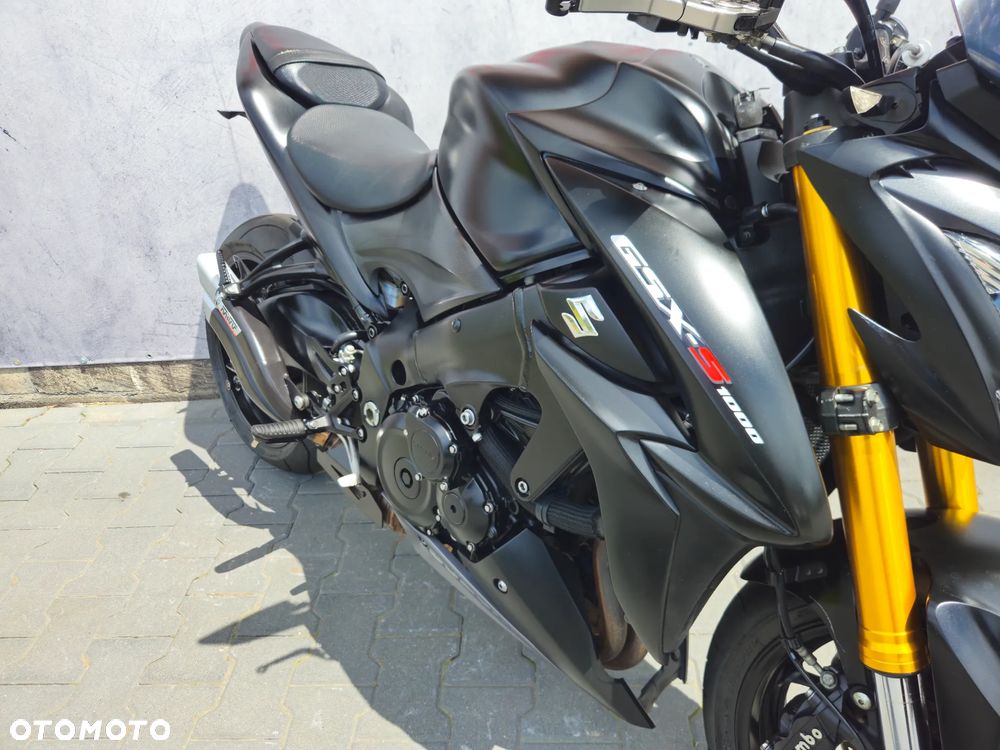 Suzuki GSX - 28