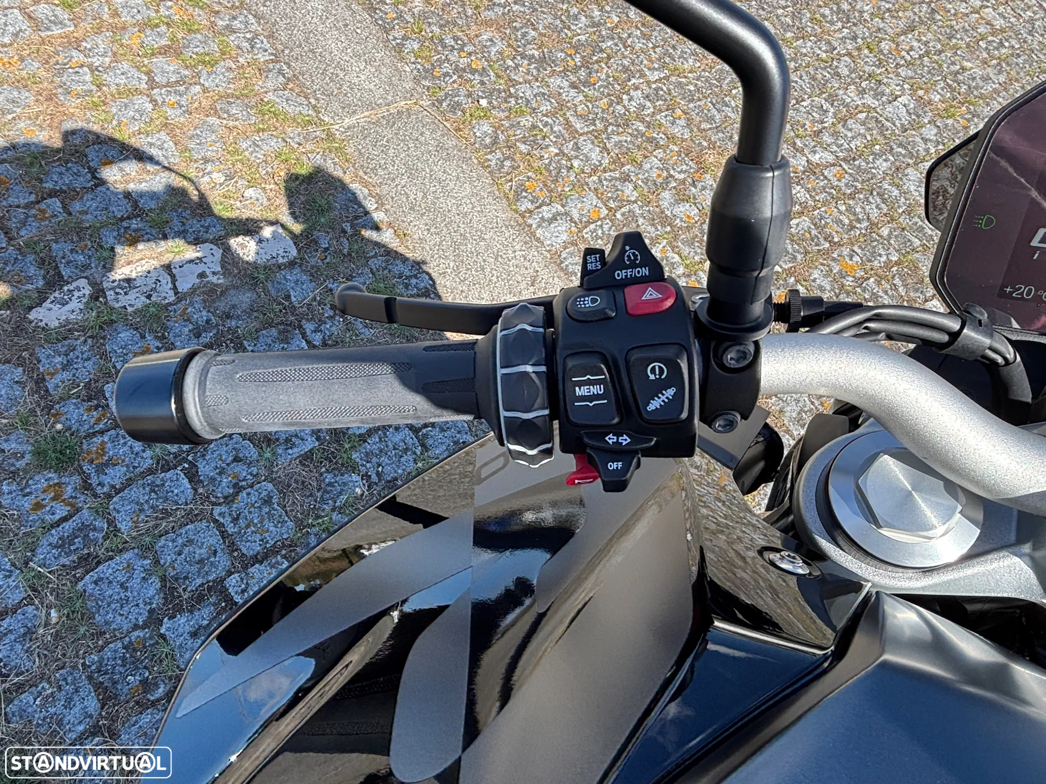 BMW F 900 R Triple Black - 11